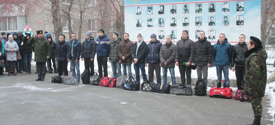 В Серове проходит акция "Поздравь солдата с Новым годом!"