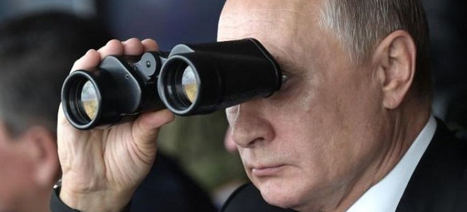 Путин подписал закон о физлицах-иноагентах