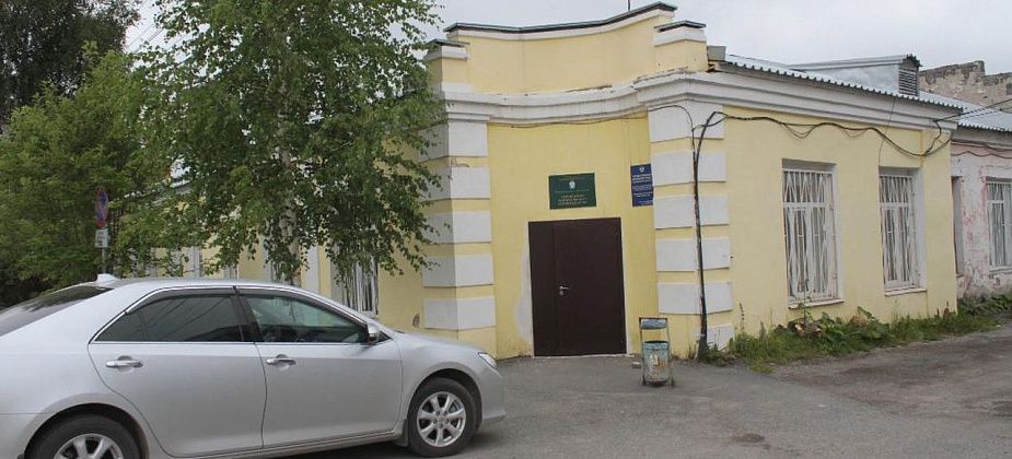 Серовчан, которые получали субсидии на оплату коммунальных услуг в "Уралтрансбанке", просят срочно поменять способ доставки