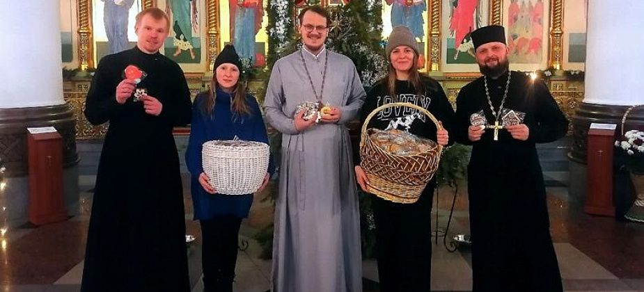 В святки в больницах Серова раздавали имбирные пряники