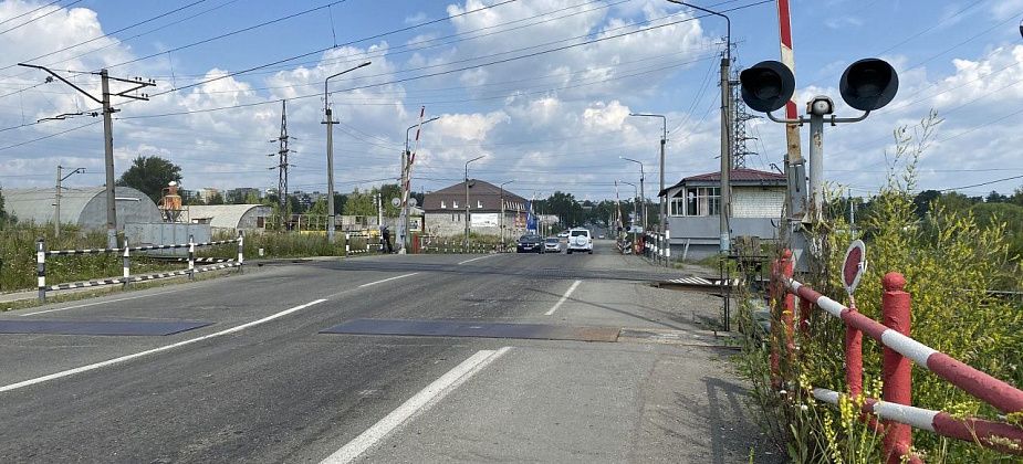 На железнодорожном переезде по улице Каквинской в Серове будет ограничено движение