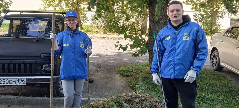 Серовские представители ЛДПР провели субботник