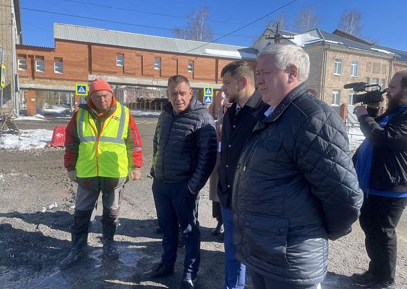 "Мы слышим и слушаем глас народа". Александр Вовяков провел выездное совещание на стройках Серова