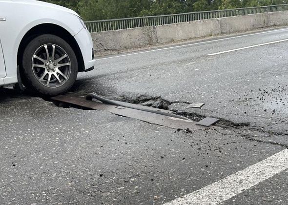 В Медянкино разрушается дорога на мосту