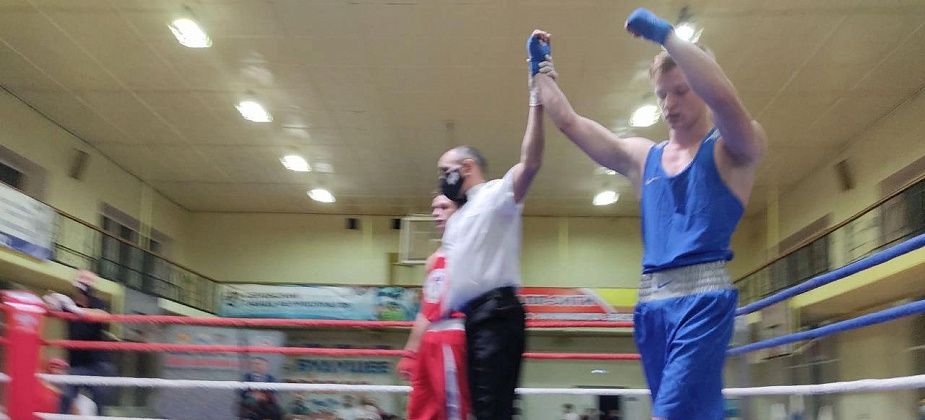 Первый день турнира по боксу: триумф оренбуржца на серовском ринге