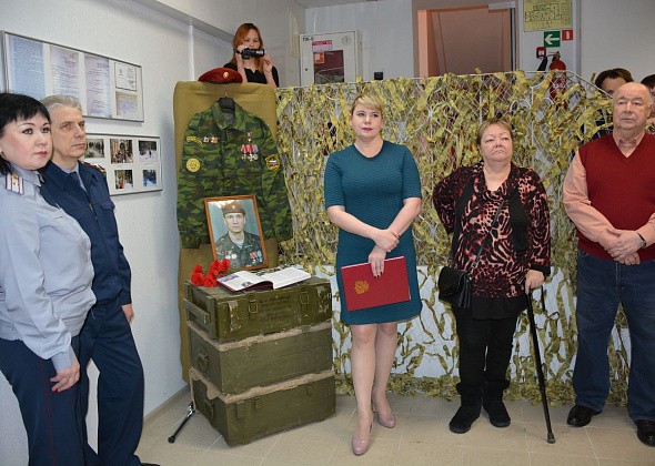 В столице Урала открылась выставка, посвященная памяти спецназовца Сергея Багаева, уроженца Серова
