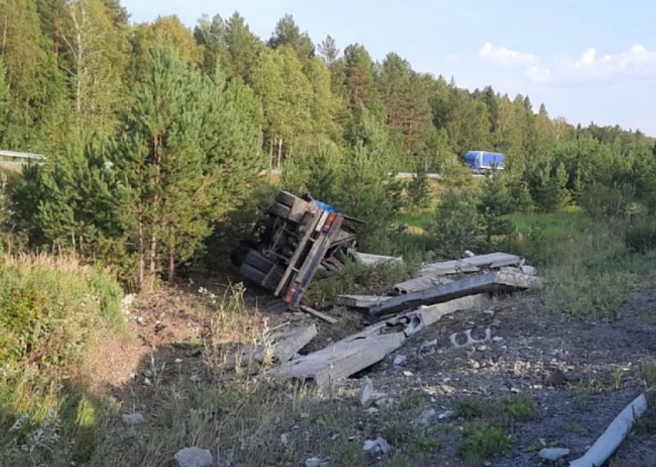 На Серовском тракте погиб водитель манипулятора. Его придавил собственный МАЗ