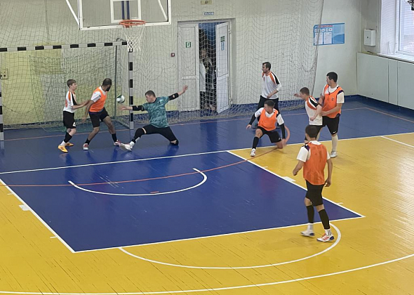 Серовчане одержали первые победы на первенстве Северного управленческого округа по футзалу
