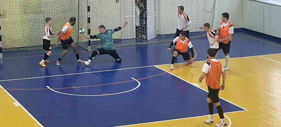 Серовчане одержали первые победы на первенстве Северного управленческого округа по футзалу