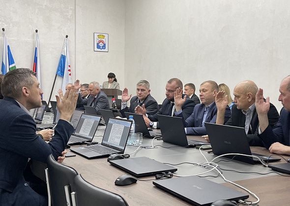 Дума Серова удостоила наград троих горожан и школу №19