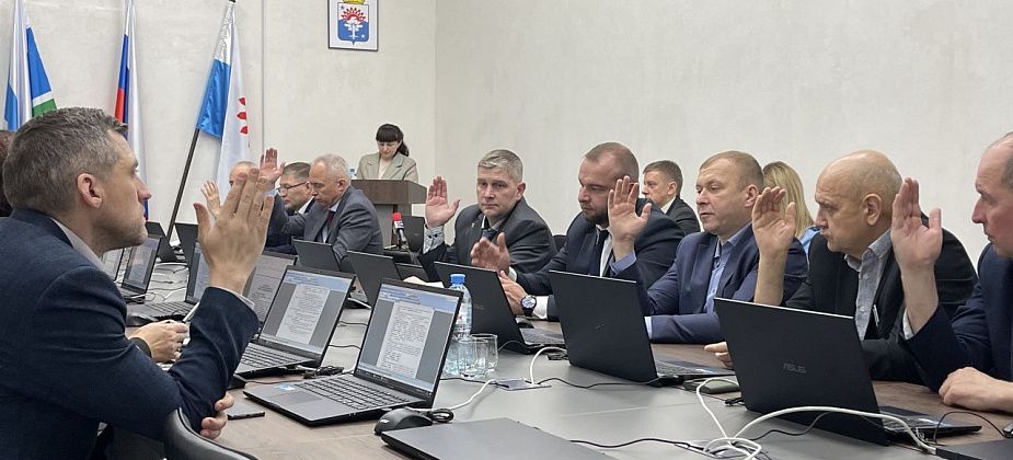 Дума Серова удостоила наград троих горожан и школу №19