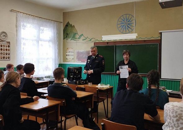 Полиция посетила школу Андриановичей. Поговорили о мошенниках и профессии эксперта-криминалиста