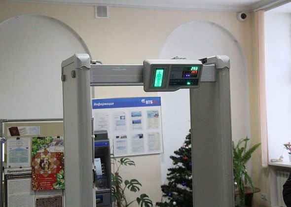 Определилась компания, которая будет охранять мэрию Серова в 2026 году. Сэкономить не удалось