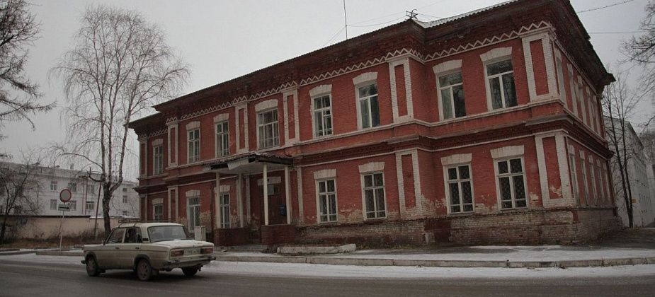 В прокуратуре продолжает работу "горячая линия". Жители Серова и Сосьвы могут сообщить о паленом алкоголе
