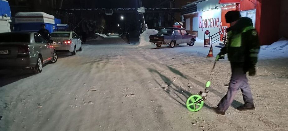 В поселке Энергетиков водитель сбил женщину при движении задним ходом и уехал с места происшествия