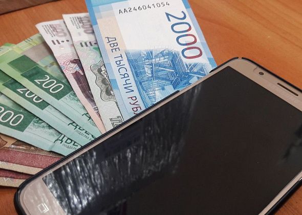 Серовчанка, поверив, что ей доставят цветы, сообщила неизвестным код из СМС