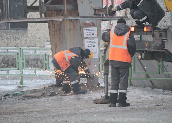В Серове демонтируют шесть незаконных рекламных конструкций