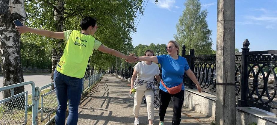 На самокате, инвалидных колясках, пешком и бегом. В Серове прошел массовый забег на 5 километров