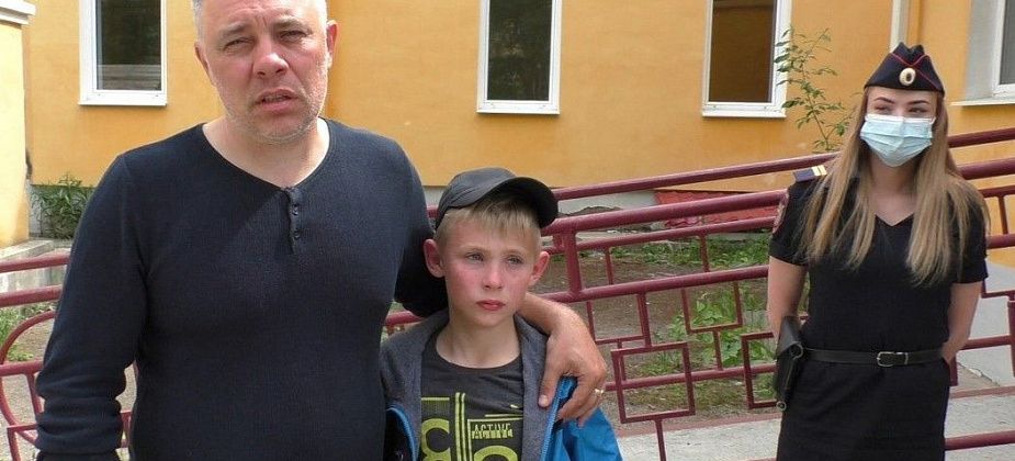 "Будет второй день рождения!". Отец мальчика, которого нашли в тайге под Североуральском, поблагодарил участников поисков