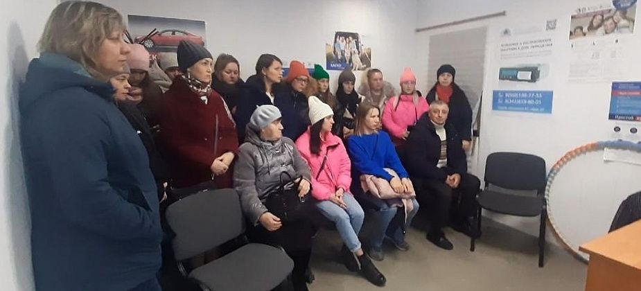 "Не поставляется техника, оружие, еда, вода". На что властям жалуются родственники мобилизованных из Серова