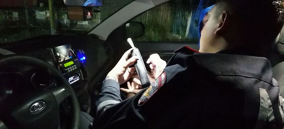 За пятницу и выходные выявлено 8 нетрезвых водителей. На спецстоянку помещен мотоблок