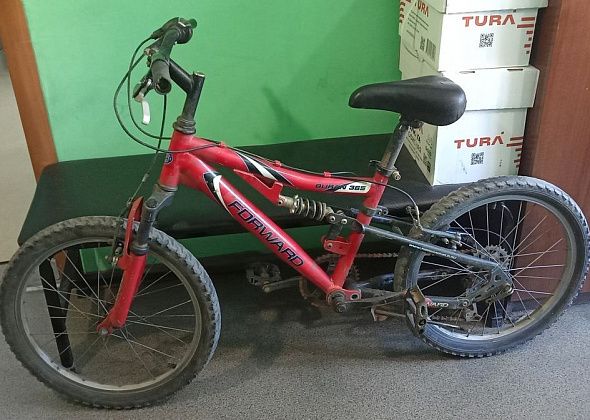 Полиция Серова ищет владельца красного велосипеда