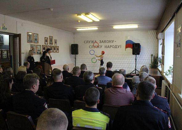 В полиции Серова состоялось собрание, посвященное Дню сотрудника органов внутренних дел России