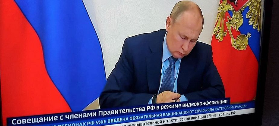 Путин объявил нерабочие дни с 30 октября по 7 ноября с сохранением зарплат