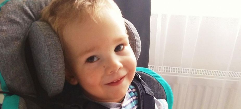 Двухлетнему Роме Хлыбову нужна помощь, чтобы приобрести вертикализатор