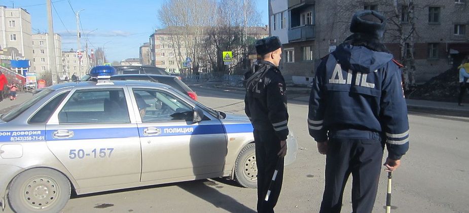 Сегодня сотрудники ГИБДД Серова проверяют тонировку машин