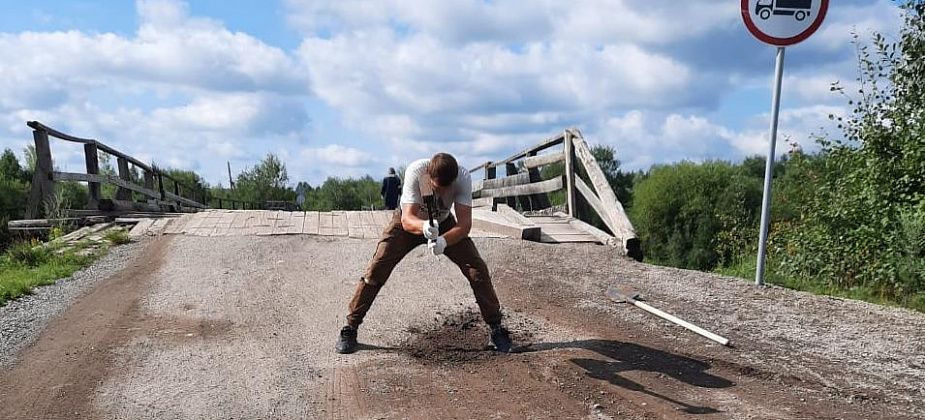 Серовские садоводы следят за сохранностью моста через Какву – выровняли подъезды, вбили торчащие гвозди