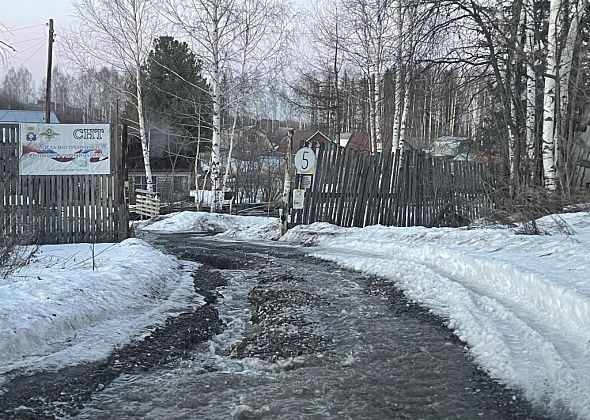 “Серовавтодор” пообещал “увести” воду у садов ОВД в канаву и восстановить размытую дорогу