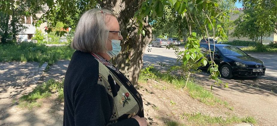 Пенсионерка порадуется, если на улицах Серова будет больше скамеек