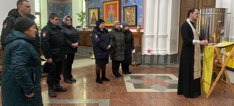 В Серове прошла панихида о сотрудниках МВД, погибших при исполнении