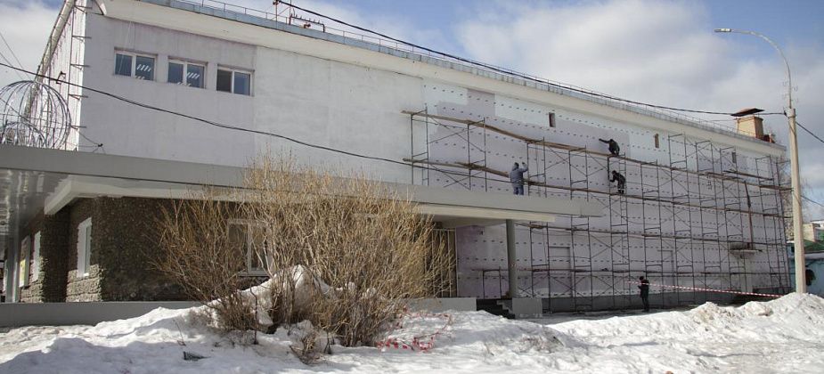 В Серове начался ремонт фасада кинотеатра «Родина». На работы потратят 4,9 миллиона рублей