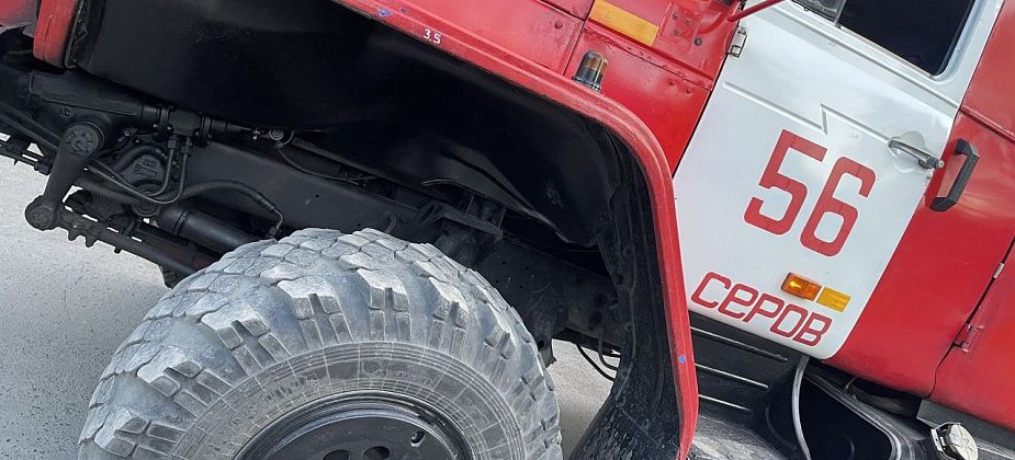 В районе завода малой металлургии в Серове горел мусор