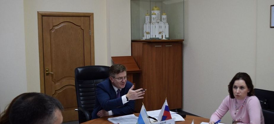 Избирательные участки Серова посетил глава Облизбиркома Русинов