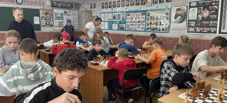 Воспитанники загородных и городских лагерей сыграли шахматный турнир
