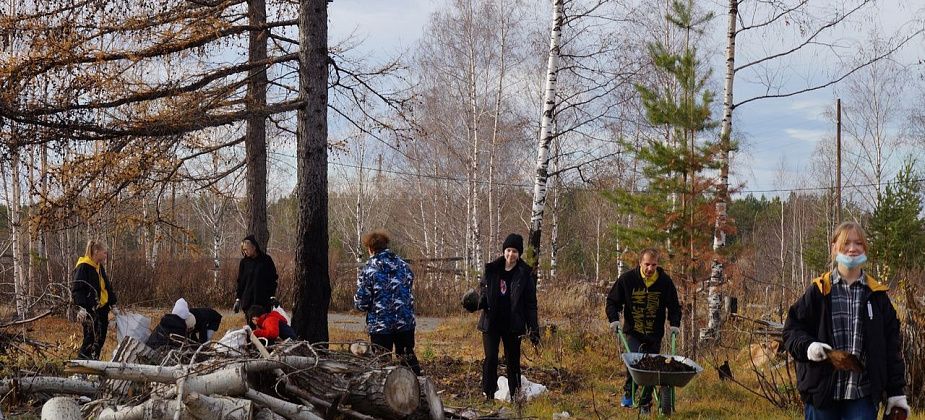 Серовские волонтеры помогли байкерам с приборкой территории "Бункера"