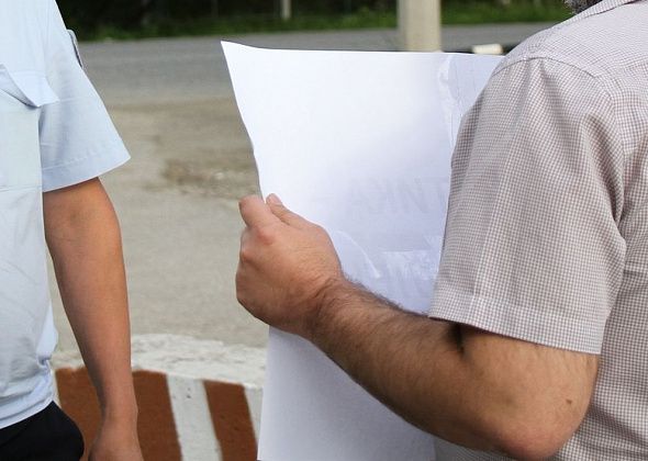 Актеры вышли на одиночные пикеты в поддержку Павла Устинова