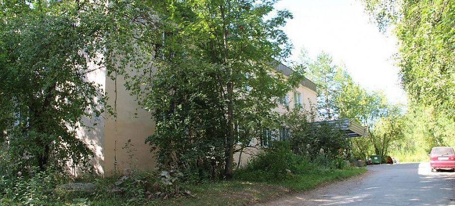 Мэрия Серова ограничит стоянку машин у здания Скорой помощи в Больничном городке