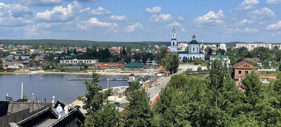 "Призраки" в старом заводе, набережная и Бессонова гора. Поездка выходного дня в Сысерть