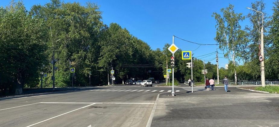 На перекрестке улиц в Серове установят три Г-образные опоры для дублирующего знака