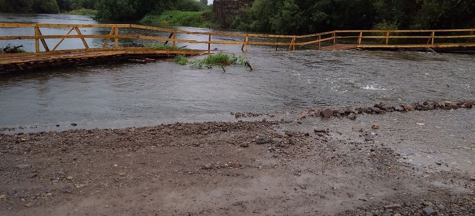 Местные жители: поднявшаяся вода мешает строительству моста в Филькино