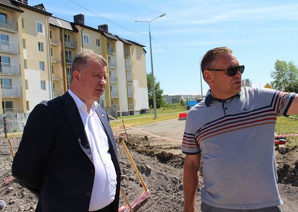 “По качеству работ пока вопросов нет”. Глава Серова провел традиционный объезд строек города 