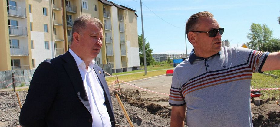 “По качеству работ пока вопросов нет”. Глава Серова провел традиционный объезд строек города 