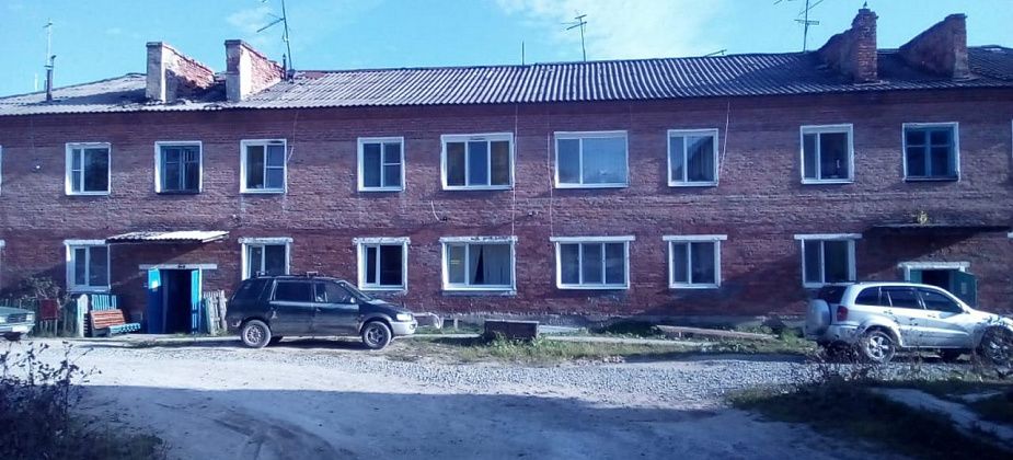 Депутат развелся с женой ради квартиры?