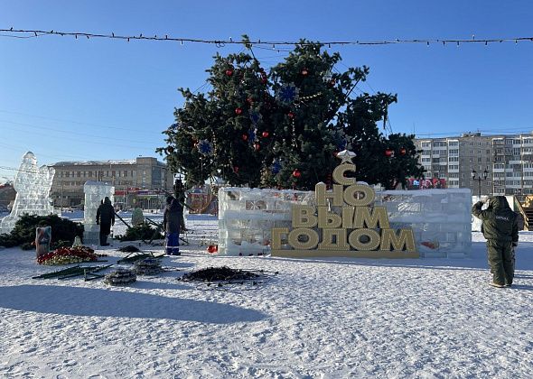 Управление капстроительства Серова: ель в зимнем городке не выдержала ветровой нагрузки