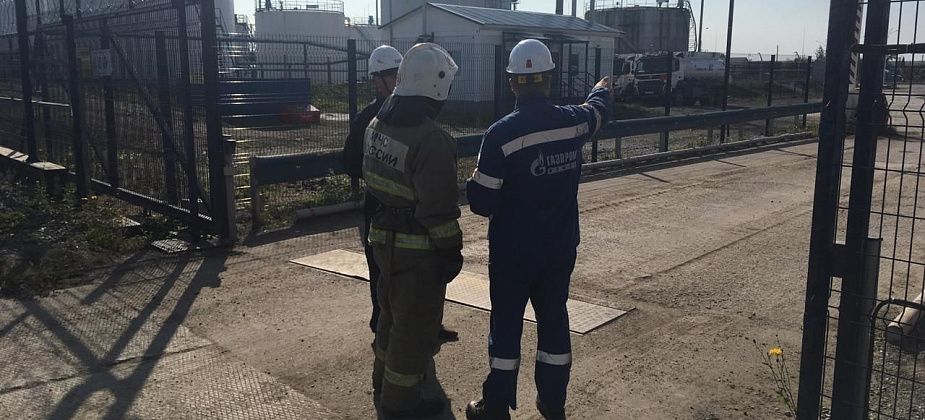 В Серове спасатели тренировались ликвидировать последствия аварии на нефтебазе