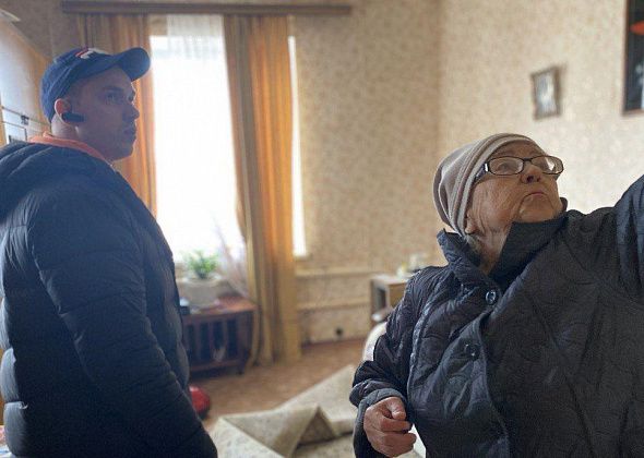 "Сегодня в доме будет тепло". Серовским погорельцам помогли восстановить электричество в доме